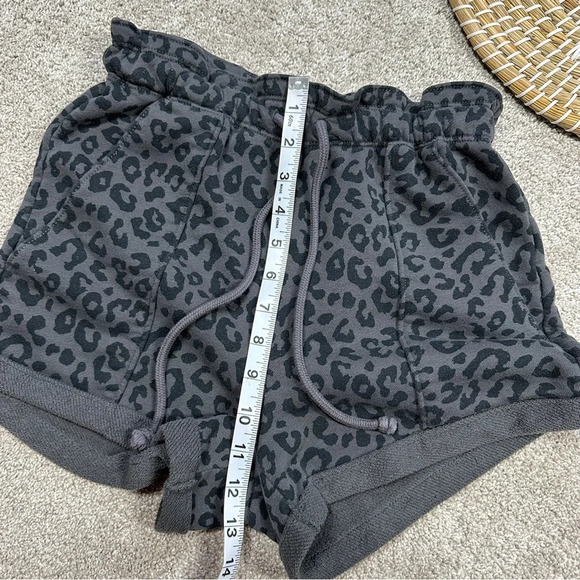 Abercrombie & Fitch Cheetah Animal Print Paperbag Cloud Sweat Shorts Size XS - Picture 9 of 11
